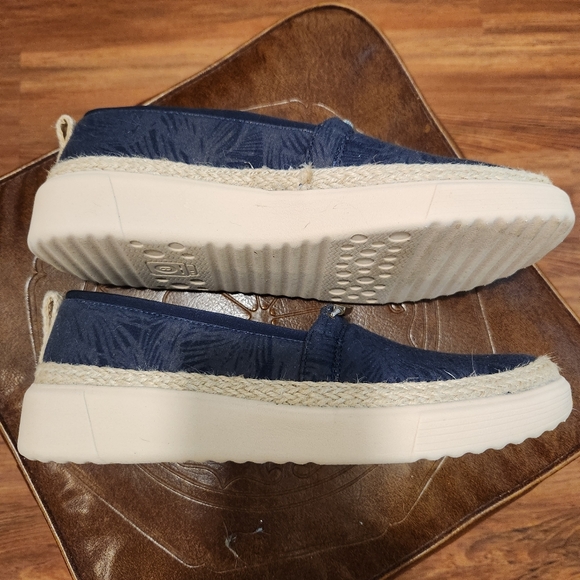 Bzees Slip On Size 9M - Picture 3 of 9